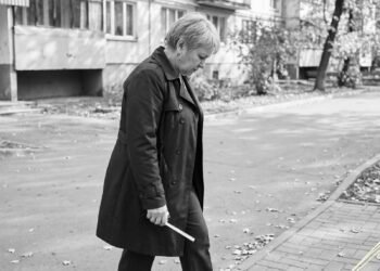 Свекровь пришла меня выселять. Жаль, сыночек забыл сказать ей правду о нашей квартире