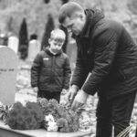 Дяденька, у мамы сегодня день рождения… Я хочу купить цветы, но денег не хватает