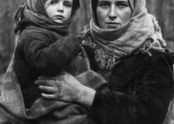1939 год. Дочь затащила в кусты моего мужа — а я девять месяцев носила её позор под сердцем,