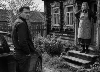 Сын забрал из деревни мать в городскую квартиру, а она там зачахла и тогда невестка сделала то, что не ожидал никто…