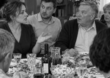 Вам надо, вы и рожайте, а наш комбинат закрыт — сказала я свёкру, когда он заикнулся