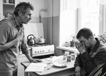 Свёкор потребовал переписать доставшуюся от бабушки дачу на младшего сына: