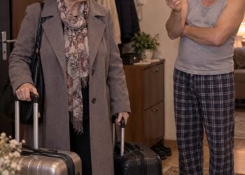 – Кому ты нужна в шестьдесят?! – усмехался муж, увидев меня с чемоданами…